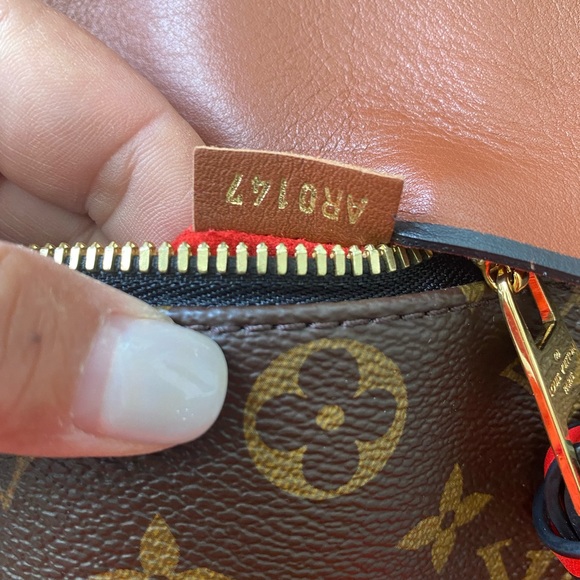 LOUIS VUITTON TUILERIES BESACE - Picture 7 of 16